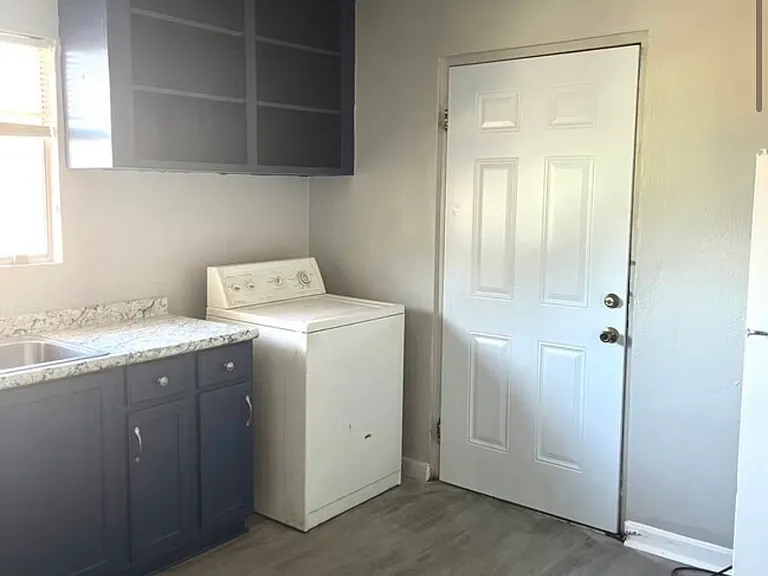 869 Geranium St — Photo 1