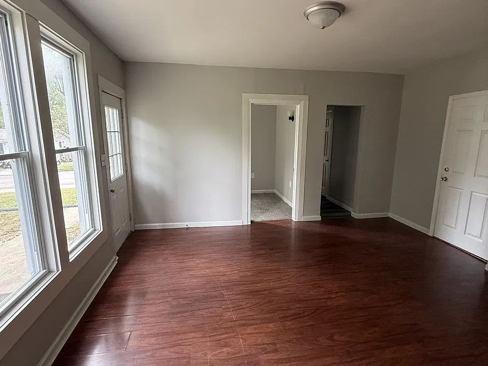 313 Veterans Memorial Pkwy #2