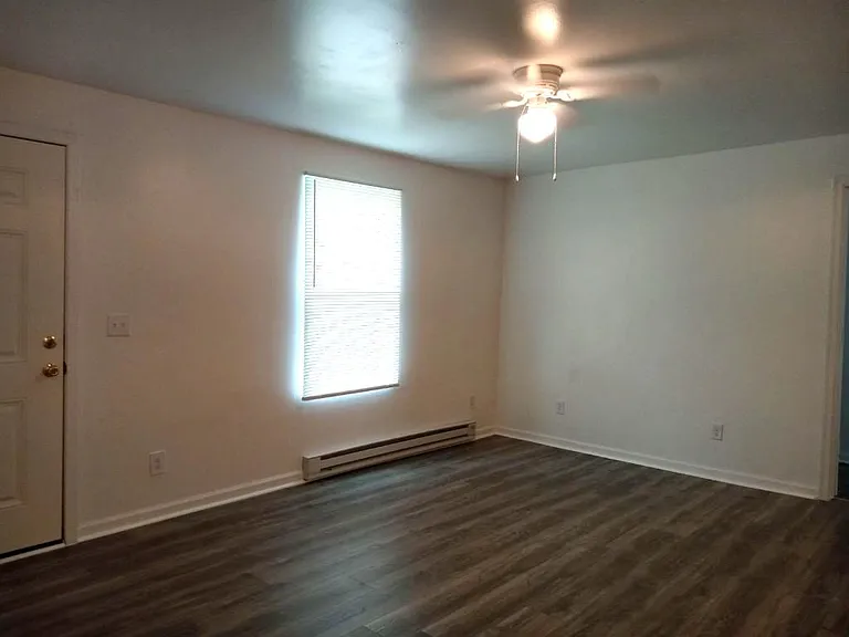 235 Hollingsworth Mnr — Photo 7