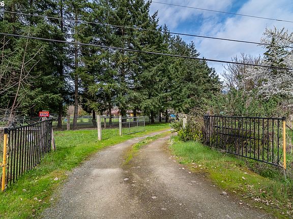 2nd image of 3161 Glenbrook Loop Rd