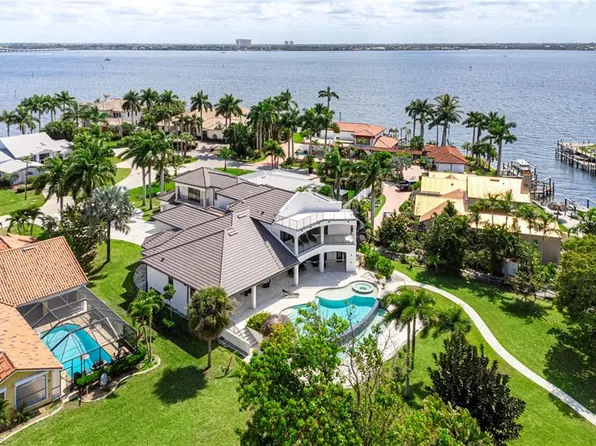 4944 Normandy CT, CAPE CORAL, FL 33904