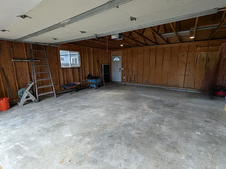 1109 Mills Ave — Photo 16