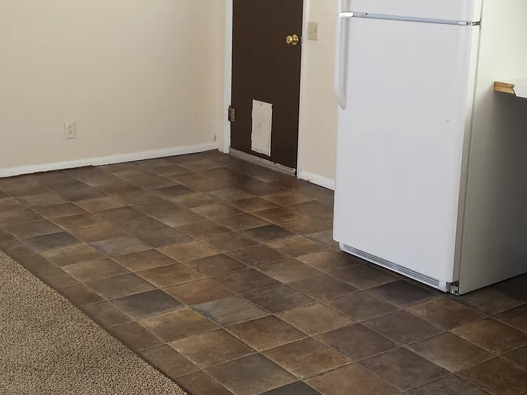 2128 Oliver Ave — Photo 3