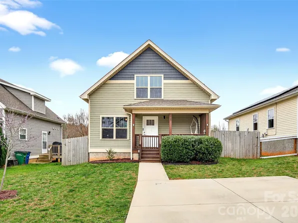 18 Yarrow Meadow Rd, Weaverville, NC 28787