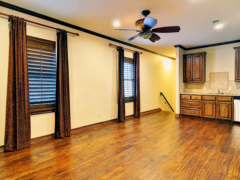 3407 Penticost St — Photo 33