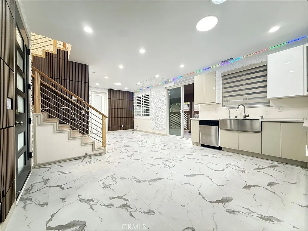 3 bed, 1200 sqft, $3,200 — Photo 4