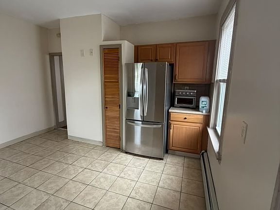 5th image of 66 Goddard St #Iii