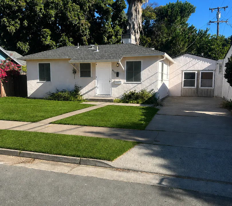 2121 Raymond Ave