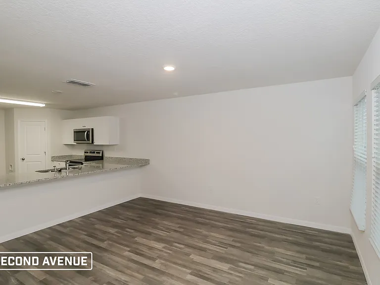 2471 W Vespero St — Photo 2