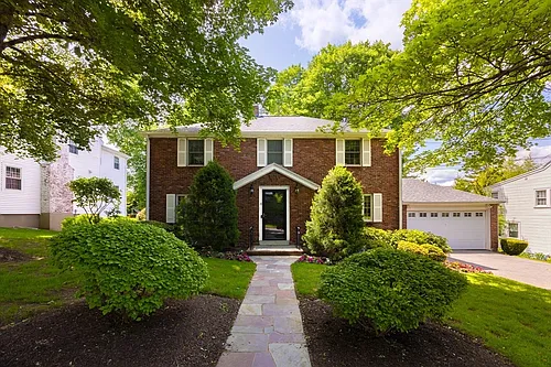 61 Woodlawn Dr Photo 1