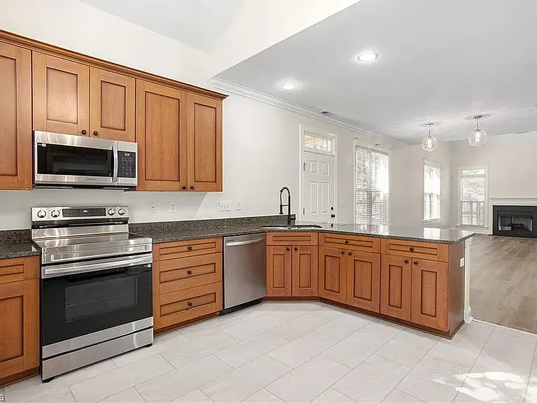 4138 Baylor St — Photo 12
