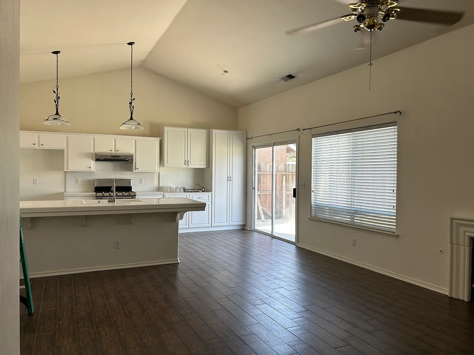 3 bed, 1300 sqft, $2,275 — Photo 3