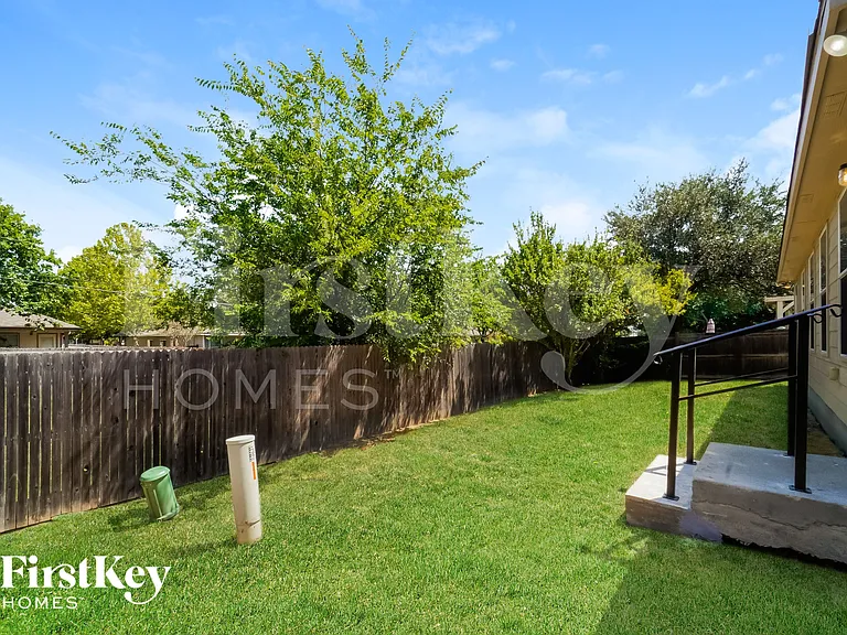8027 Saratoga Knl — Photo 15