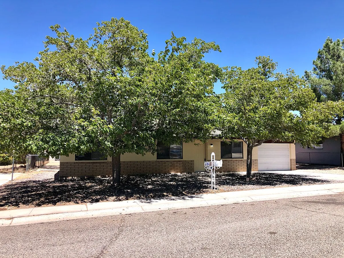 Building Photo - 2715 Lillie Ave
