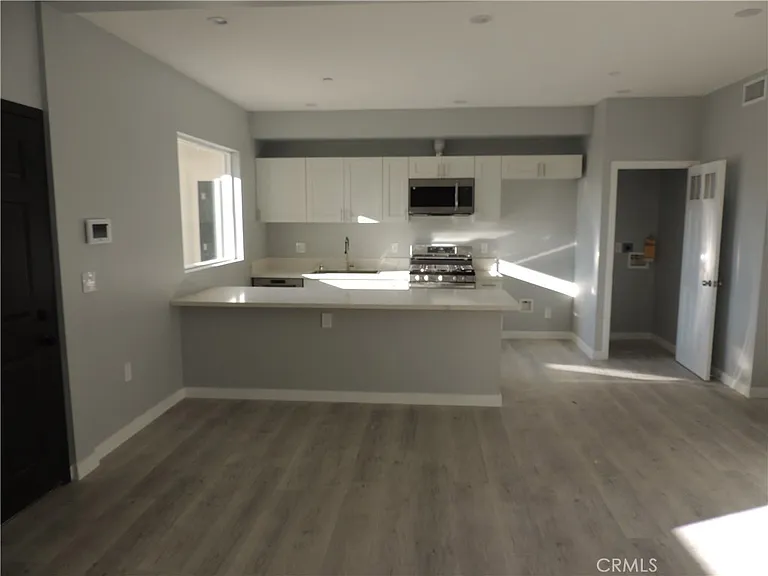 22735 Del Valle St #5 — Photo 6