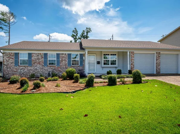 11 Coachlight Dr, Little Rock, AR 72227