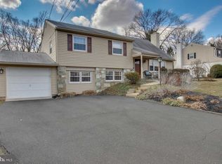 1721 Bantry Dr, Dresher, PA 19025