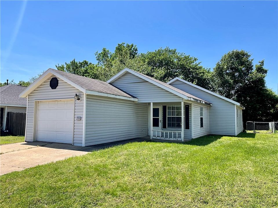 1st image of 2710 Dandelion St
