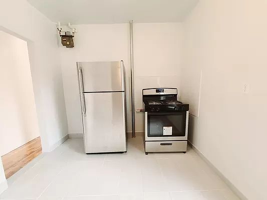 4th image of 1 E 213th St APT 3B