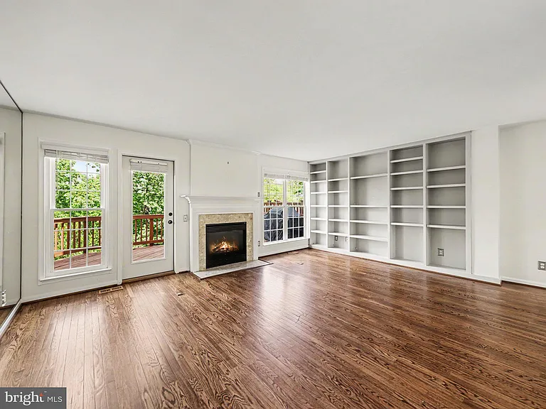 11527 Bertram St — Photo 16