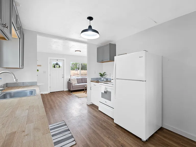 8004 E Broadway Ave — Photo 14