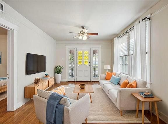 2nd image of 6320 Fontainebleau Dr