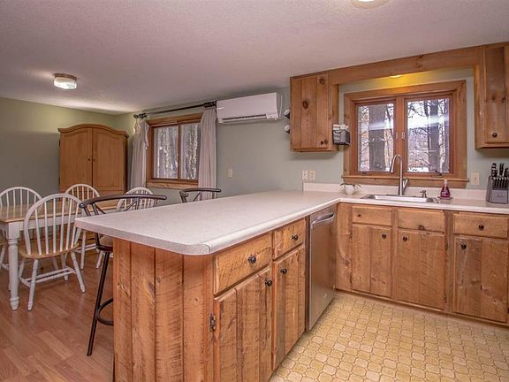 2nd image of 4 Sugarwood Dr #A