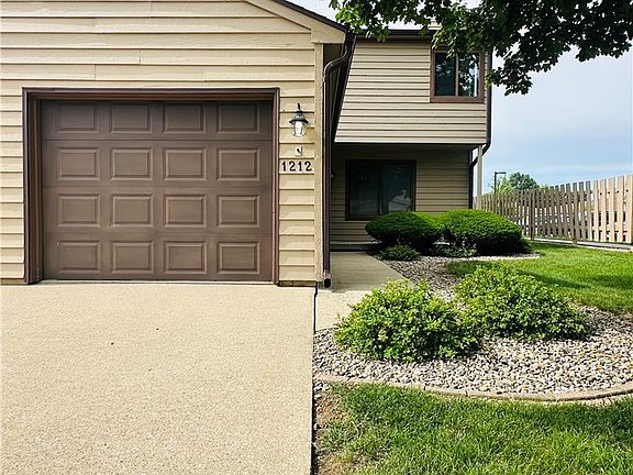 3rd image of 1212 Lancaster Dr