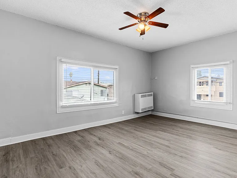 1424 Chestnut Avenue — Photo 3