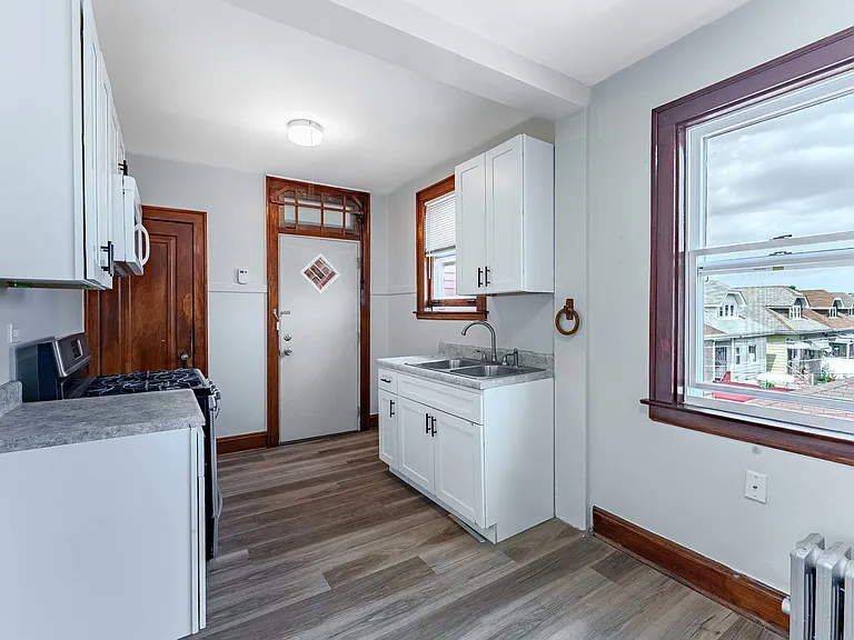 2551 N Lockwood Ave #B3 — Photo 10