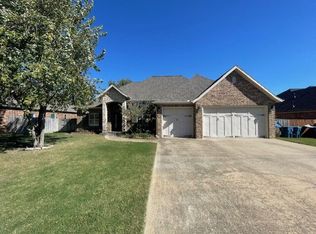 3909 SW Sycamore St, Bentonville, AR 72713