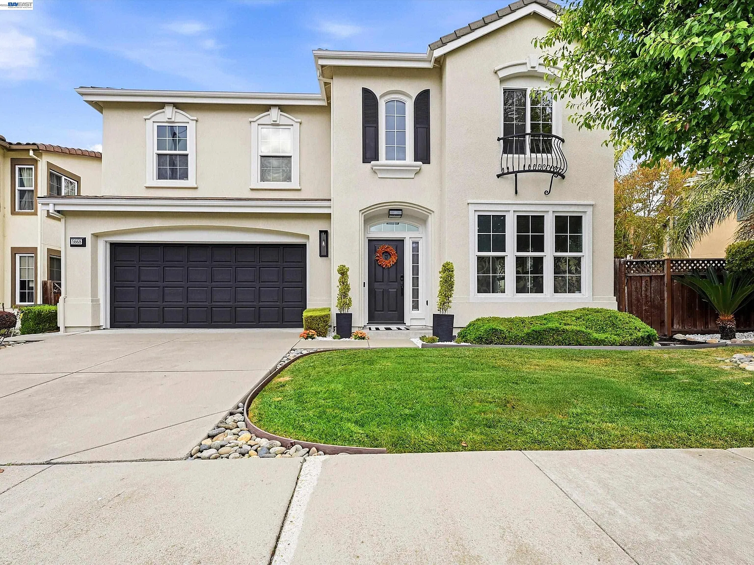 5 bed, 3121 sqft, $5,800 — Photo 2