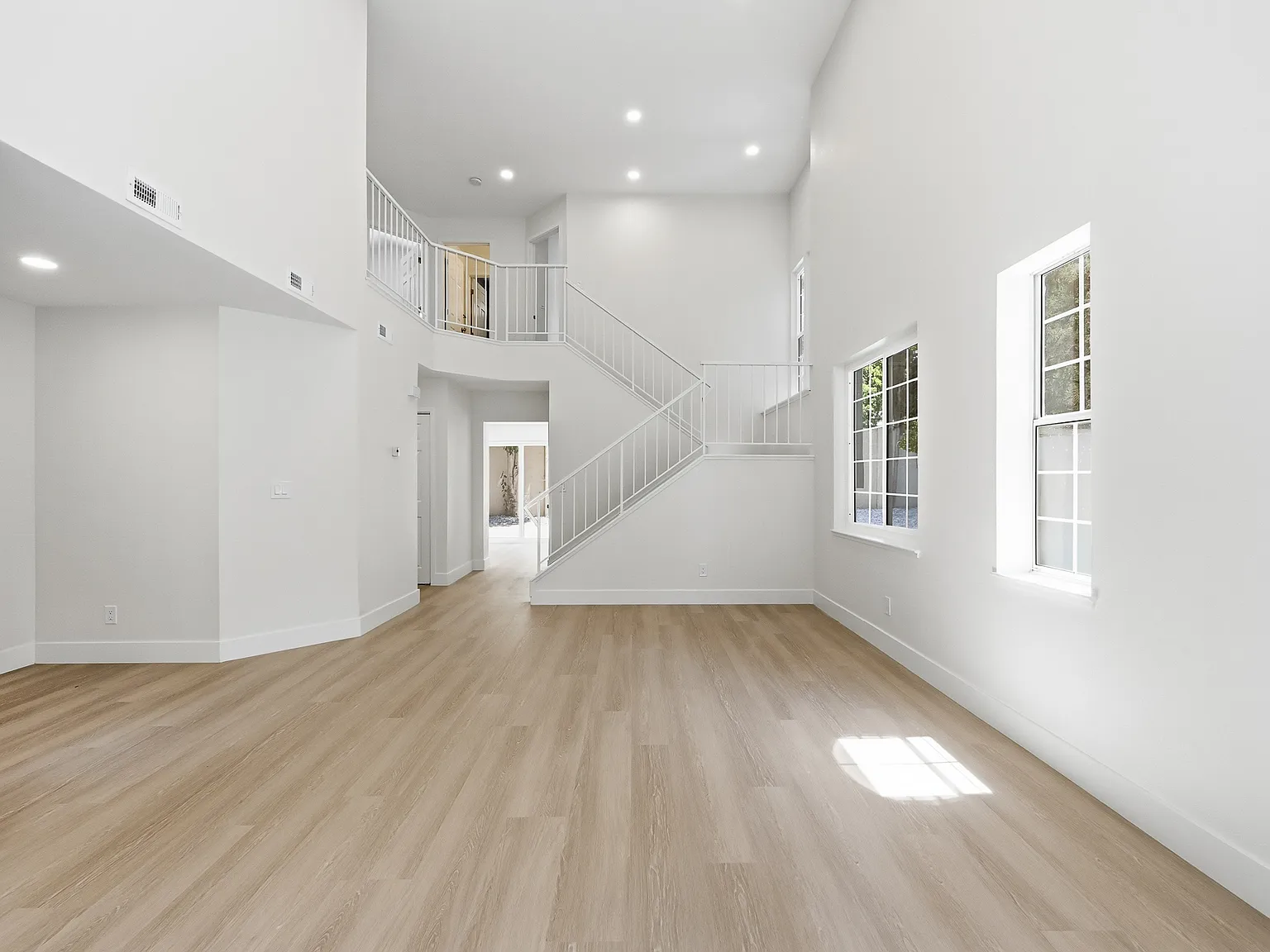 4 bed, 1868 sqft, $6,500 — Photo 3