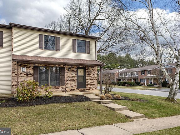 3rd image of 2521 Carnegie Dr