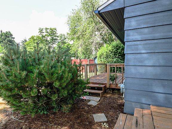 4th image of 3813 E McLoughlin Blvd