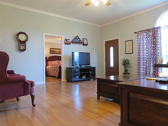 4th image of 608 Highland Dr
