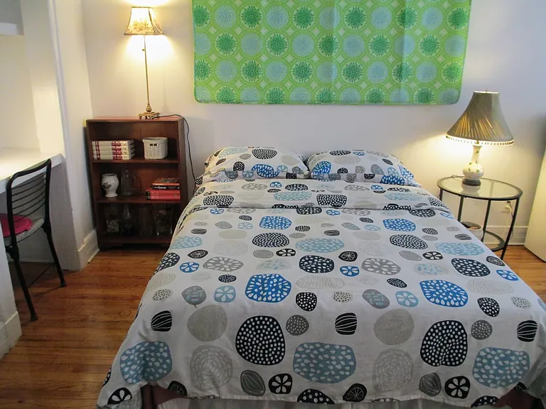 bedroom 2 fullsize bed