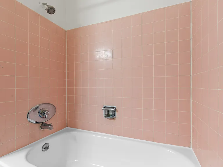 12817 Moorpark St #4 — Photo 14