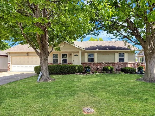 402 W 33rd St, Higginsville, MO 64037