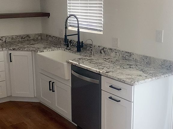 3rd image of 1375 Navajo Dr