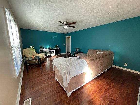 4th image of 10338 Roanoke Dr