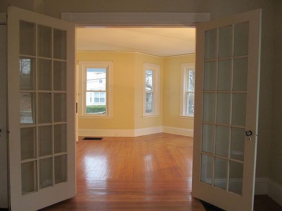 4th image of 315 Highland Ave