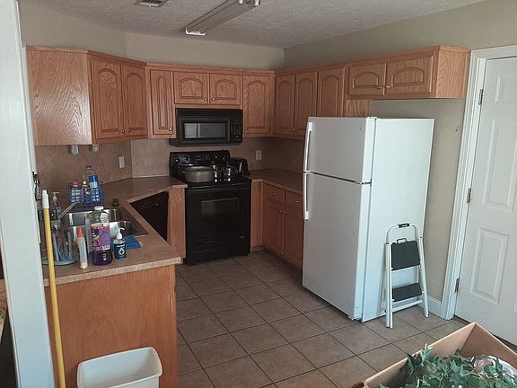 Kitchen/Dining Area