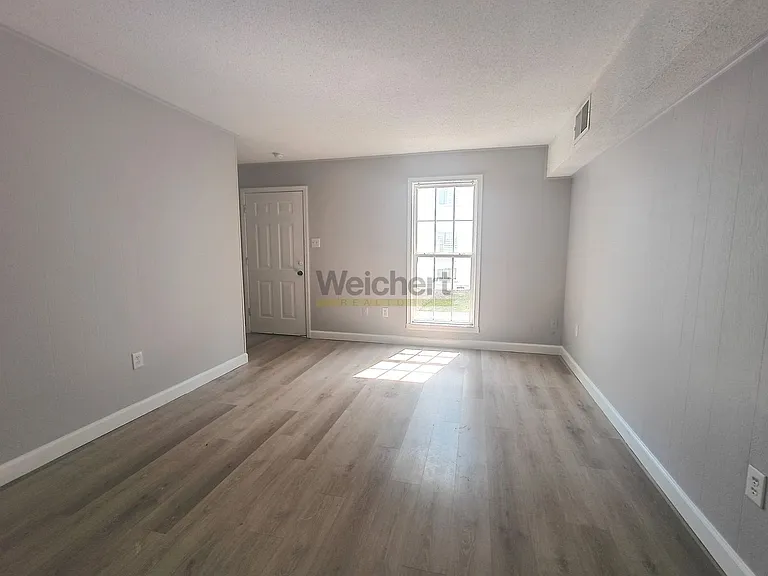 106 N 7th St — Photo 3