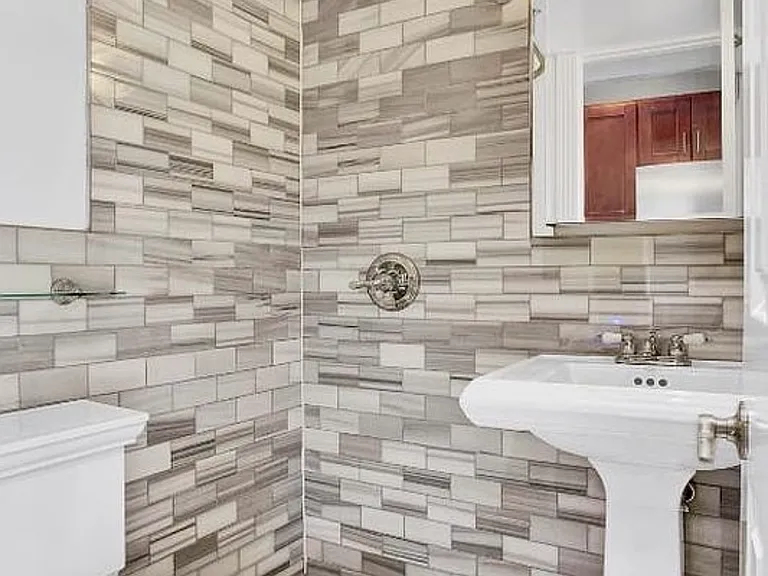 444 W 52nd St #2W — Photo 5