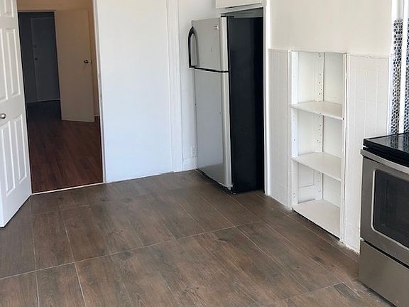 3rd image of 233 Suydam St APT 2L