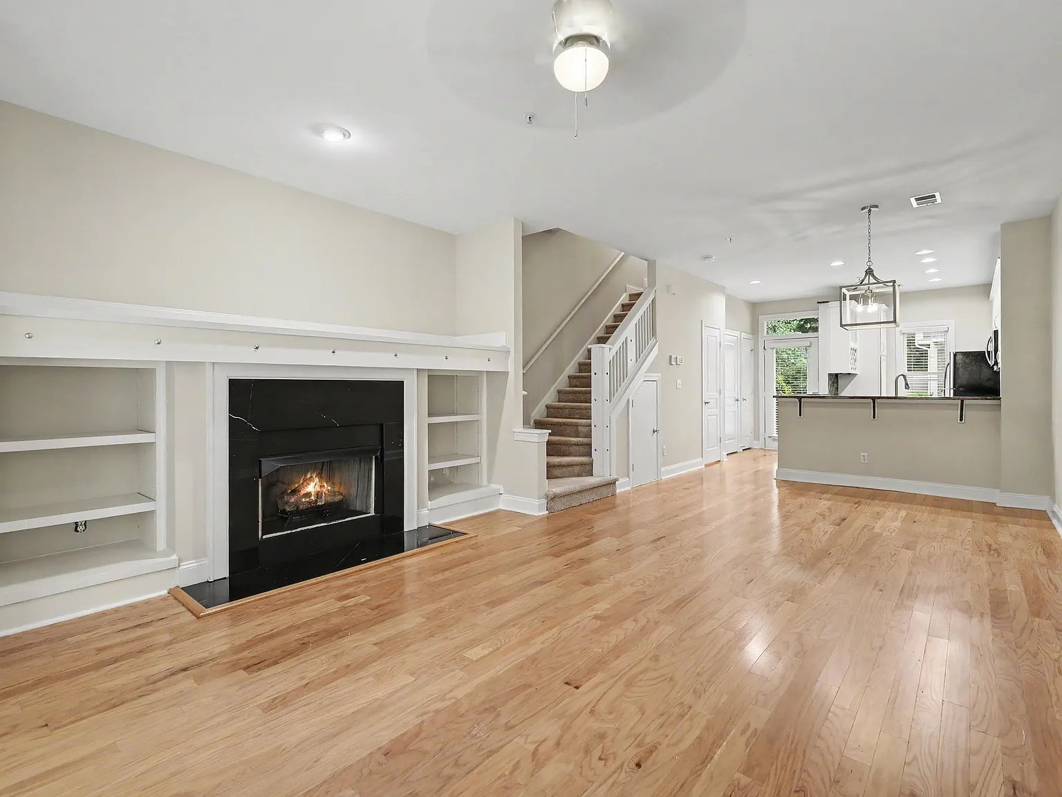 3 bed, 2.5 bath, 1347 sqft, $2,750 — Photo 3