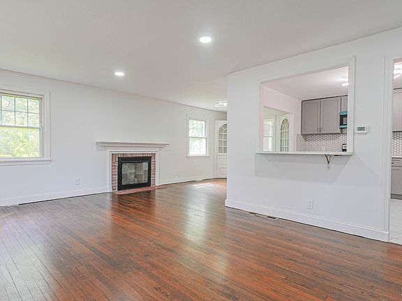 3rd image of 24 Sunfield Circle