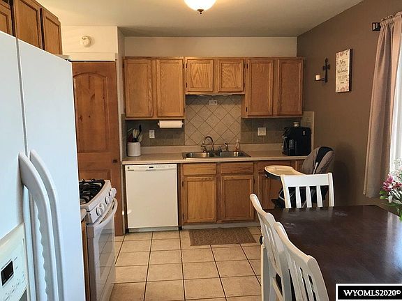 5th image of 825 N 16 E