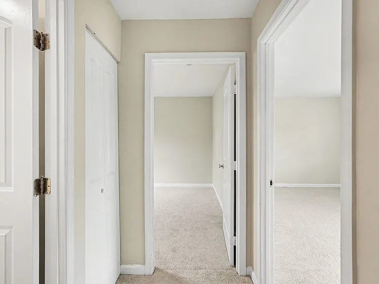 319 Brock Sq — Photo 11